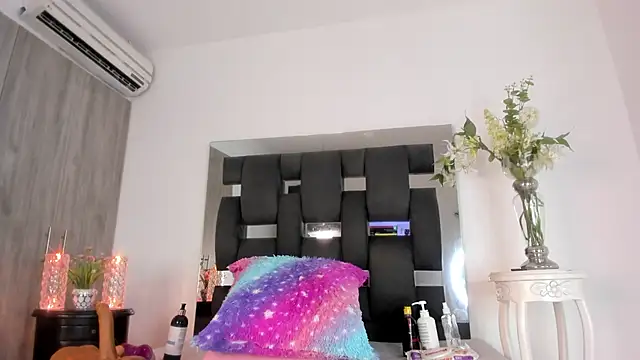 Snapshot of tanyyaa chatting on 03.18.25 tanyyaa online show from 03.18.25