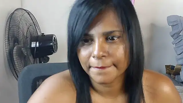 Snapshot of sunshinelady_ chatting on 10.22.25 sunshinelady  online show from 10.22.25
