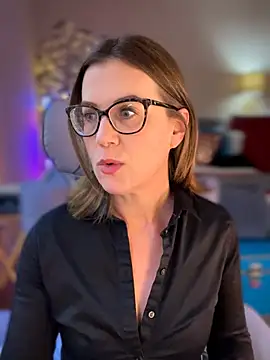 MaiseKnox online show from 05.07.26