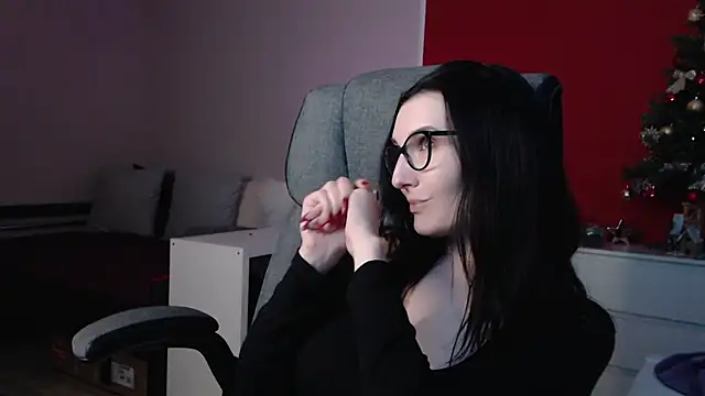 Snapshot of Alina_Lamour chatting on 12.16.24 Alina Lamour online show from 12.16.24