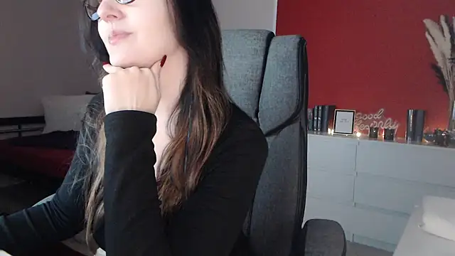 Snapshot of Alina_Lamour chatting on 10.27.25 Alina Lamour online show from 10.27.25