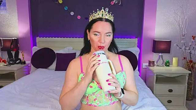 Snapshot of HotMilfMargo chatting on 03.15.26 HotMilfMargo online show from 03.15.26