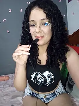 Snapshot of NinaSweet2 chatting on 11.22.25 NinaSweet2 online show from 11.22.25