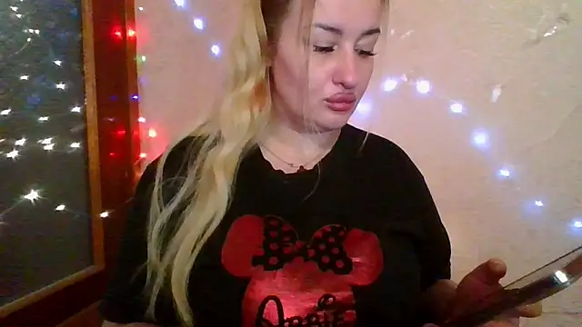 Snapshot of Mandy_Belcher chatting on 10.12.25 Mandy Belcher online show from 10.12.25