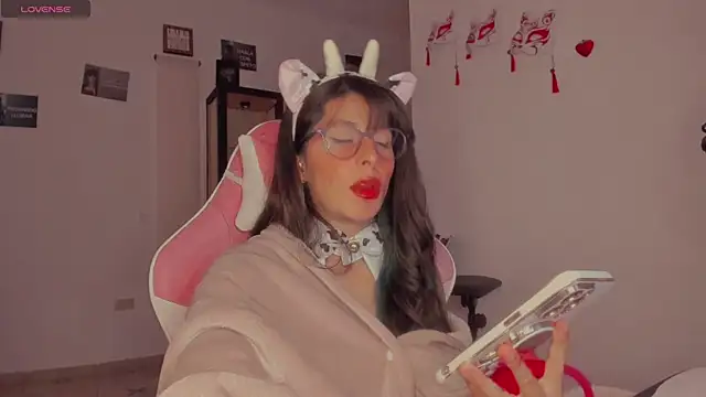 Snapshot of VYONED chatting on 01.01.25 VYONED online show from 01.01.25