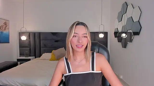 Snapshot of MelissaMoore_ chatting on 07.24.26 MelissaMoore online show from 07.24.26