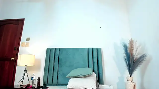 AGATHAA WHITE online show from 03.13.25