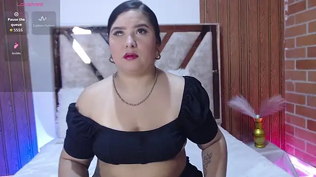 AGATHAA WHITE online show from 12.20.25