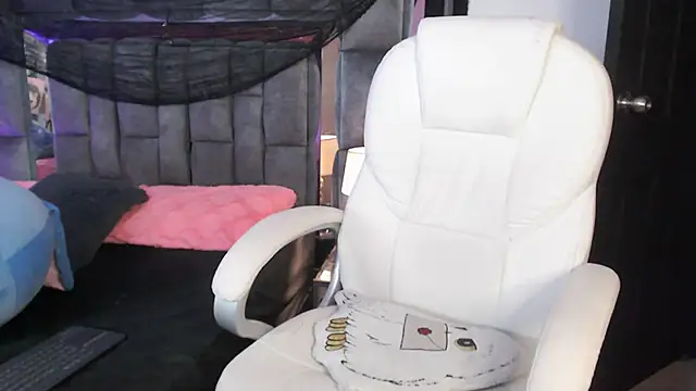 Snapshot of Christaly_ chatting on 10.24.25 Christaly online show from 10.24.25