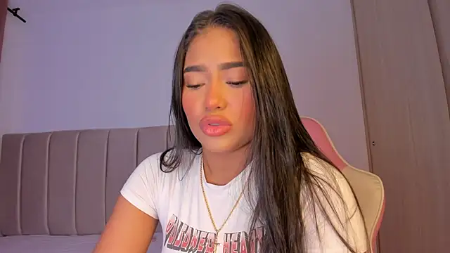 Snapshot of isa_bunny chatting on 10.25.25 isa bunny online show from 10.25.25