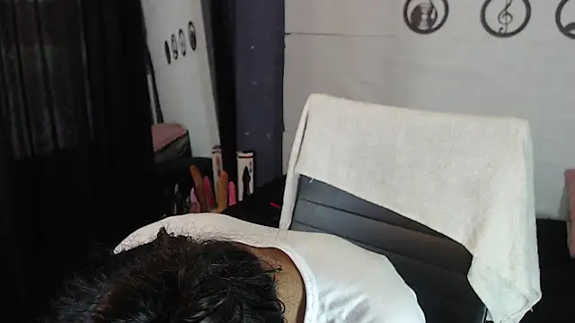 Snapshot of skinny_Yizz chatting on 06.09.26 skinny Yizz online show from 06.09.26