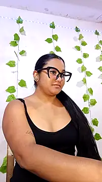 Snapshot of shayna_all chatting on 12.17.25 shayna all online show from 12.17.25