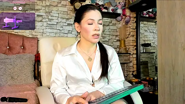 Snapshot of Carla_expit chatting on 05.07.26 Carla expit online show from 05.07.26