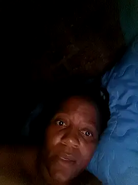 Snapshot of Galcraze chatting on 02.14.25 Galcraze online show from 02.14.25