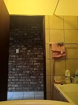 Snapshot of Galcraze chatting on 02.22.25 Galcraze online show from 02.22.25