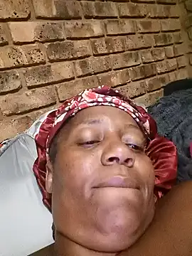 Snapshot of Galcraze chatting on 03.13.25 Galcraze online show from 03.13.25