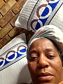 Snapshot of Galcraze chatting on 09.22.25 Galcraze online show from 09.22.25