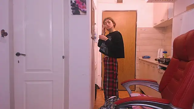 Snapshot of simyhvn chatting on 12.18.25 simyhvn online show from 12.18.25