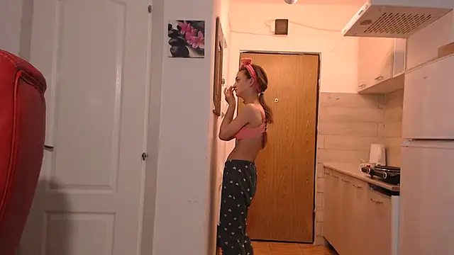 Snapshot of simyhvn chatting on 02.17.26 simyhvn online show from 02.17.26