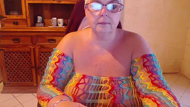 Snapshot of MISS_LINDAH chatting on 06.04.26 MISS LINDAH online show from 06.04.26