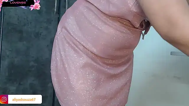 Snapshot of aliyadsouza chatting on 12.28.24 aliyadsouza online show from 12.28.24