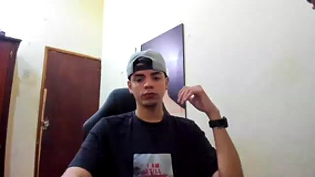 Snapshot of dylancrugerx chatting on 12.22.24 dylancrugerx online show from 12.22.24