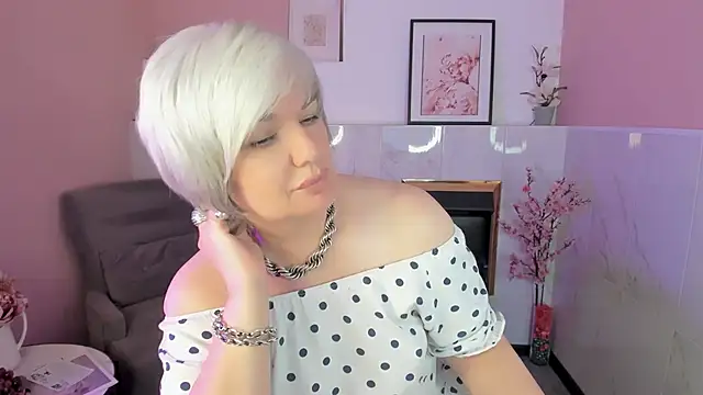 Snapshot of CarmenSoft chatting on 06.23.26 CarmenSoft online show from 06.23.26