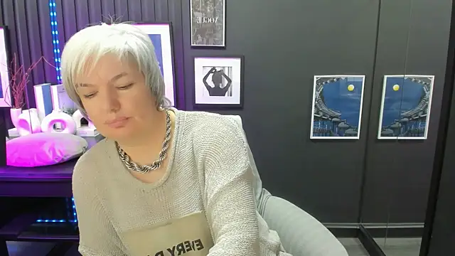 Snapshot of CarmenSoft chatting on 08.04.26 CarmenSoft online show from 08.04.26