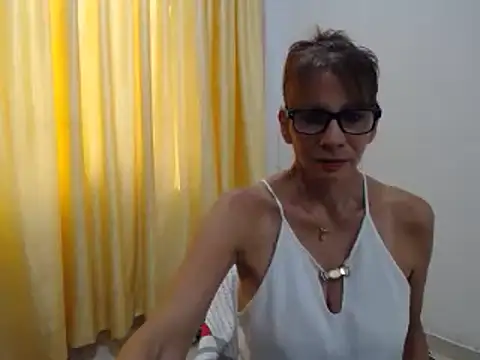 Snapshot of mommysexy16 chatting on 03.19.25 mommysexy16 online show from 03.19.25