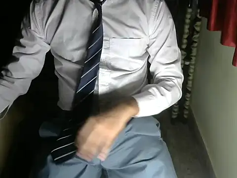 Snapshot of aloneboy1996 chatting on 09.29.25 aloneboy1996 online show from 09.29.25