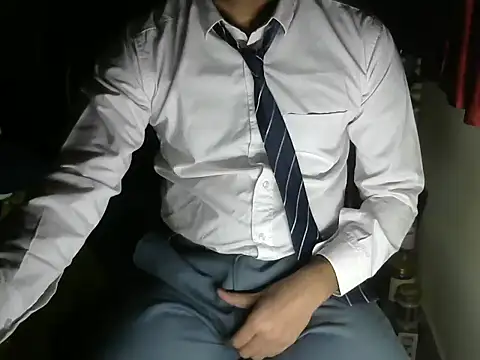 Snapshot of aloneboy1996 chatting on 12.18.25 aloneboy1996 online show from 12.18.25