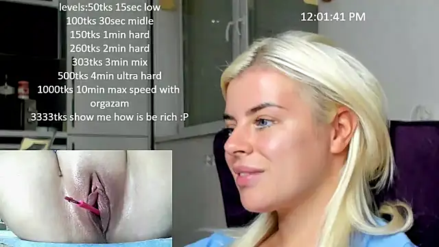 Snapshot of queenofthenighttt chatting on 10.31.25 queenofthenighttt online show from 10.31.25