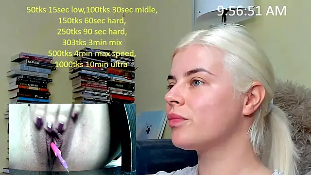 Snapshot of queenofthenighttt chatting on 11.22.25 queenofthenighttt online show from 11.22.25