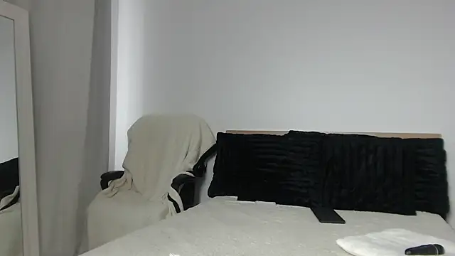 Layla23a online show from 05.16.26