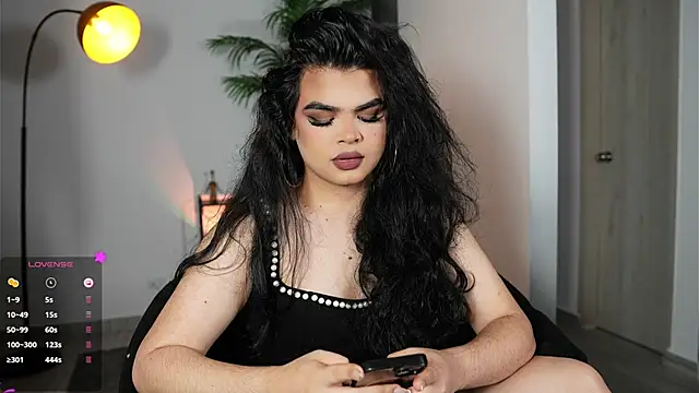 Snapshot of artechloe chatting on 06.16.26 artechloe online show from 06.16.26