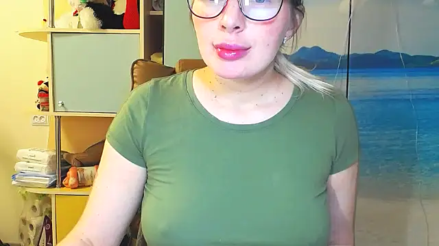 Snapshot of miaa_sunn chatting on 11.24.25 miaa sunn online show from 11.24.25