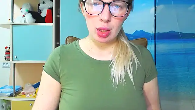 Snapshot of miaa_sunn chatting on 11.28.25 miaa sunn online show from 11.28.25