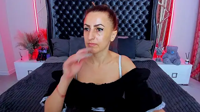 Snapshot of Rebecca_Diamond chatting on 05.19.26 Rebecca Diamond online show from 05.19.26