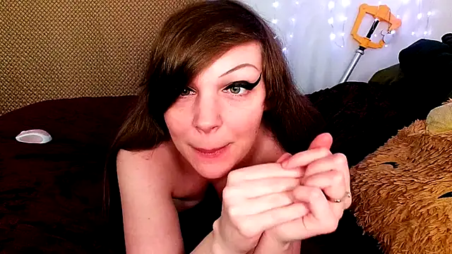 Snapshot of GamerGirlRoxyAndLee chatting on 01.04.25 GamerGirlRoxyAndLee online show from 01.04.25