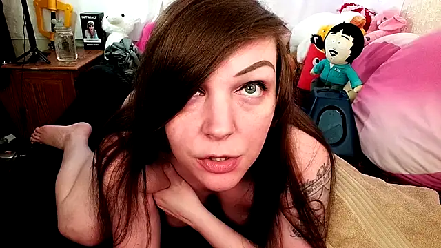 Snapshot of GamerGirlRoxyAndLee chatting on 12.13.25 GamerGirlRoxyAndLee online show from 12.13.25