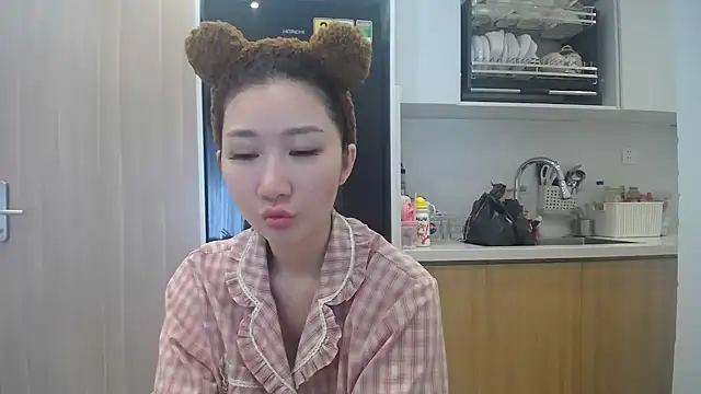 Snapshot of Asiagirll chatting on 06.22.26 Asiagirll online show from 06.22.26