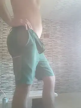 Snapshot of Rolandxxxr chatting on 09.17.25 Rolandxxxr online show from 09.17.25