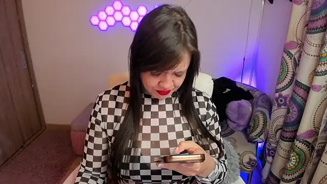 Snapshot of sophia_grants chatting on 12.05.25 sophia grants online show from 12.05.25