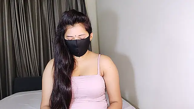 YourLovelyQueen online show from 12.08.24