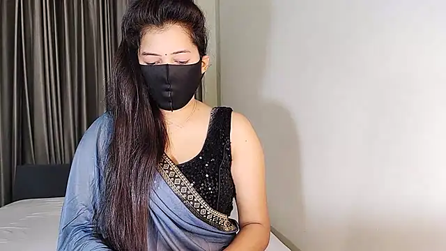 YourLovelyQueen online show from 12.23.24