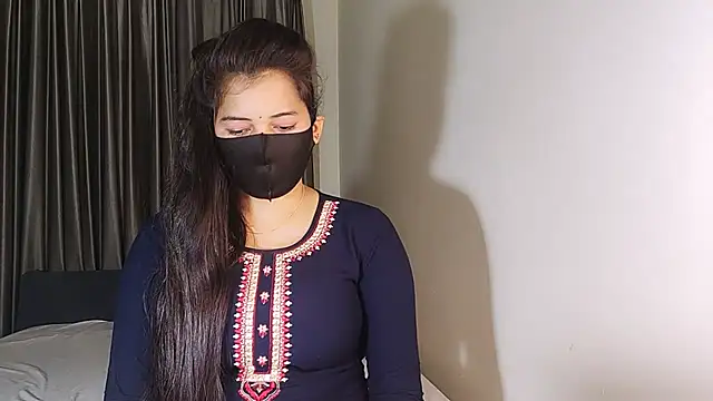 YourLovelyQueen online show from 01.18.25