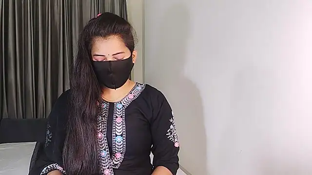 YourLovelyQueen online show from 01.19.25
