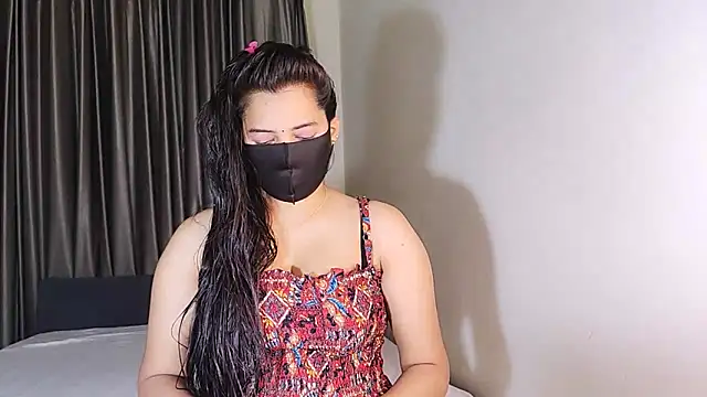 YourLovelyQueen online show from 01.24.25