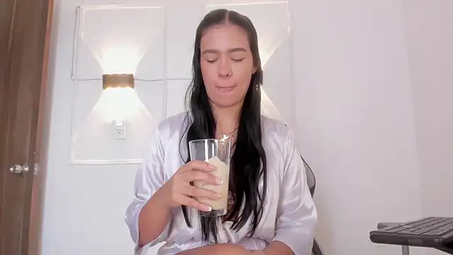 Hanna Risso online show from 03.21.26