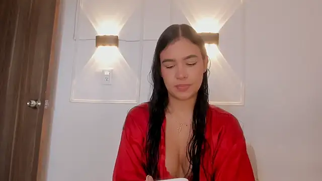 Hanna Risso online show from 04.22.26